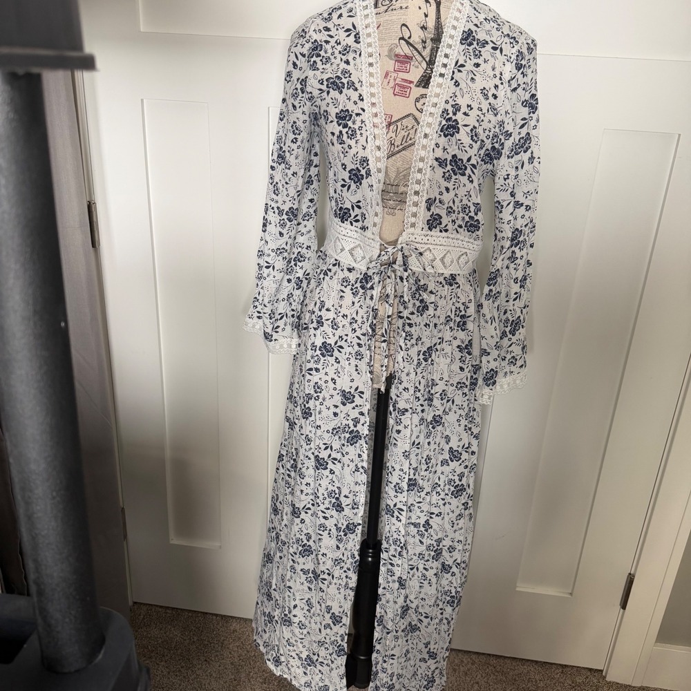 Rebellion Again Floral Maxi Duster Kimono Navy White Crochet Lace Trim Medium
